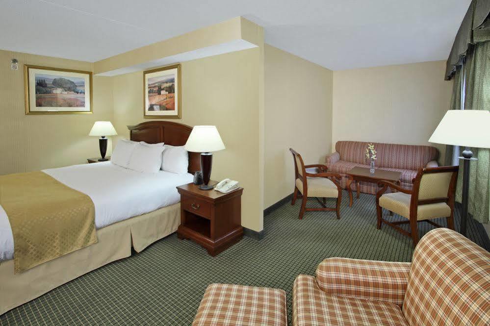 Doubletree By Hilton Mahwah Exterior foto
